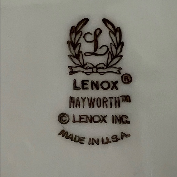 Set of 6 Lenox “Hayworth” Bread and Butter Plated 6-1/4” D with 24k gold trim - Picture 5 of 8